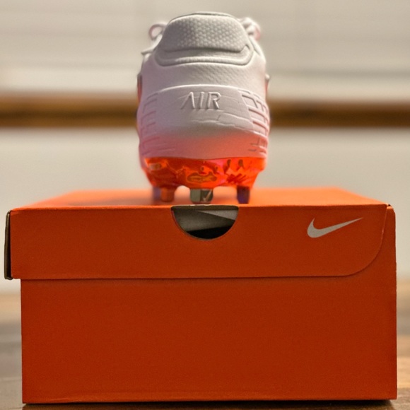 Size 9, NWT, Nike Zoom Hyperdiamond 3 Elite Softball cleats - Picture 4 of 4